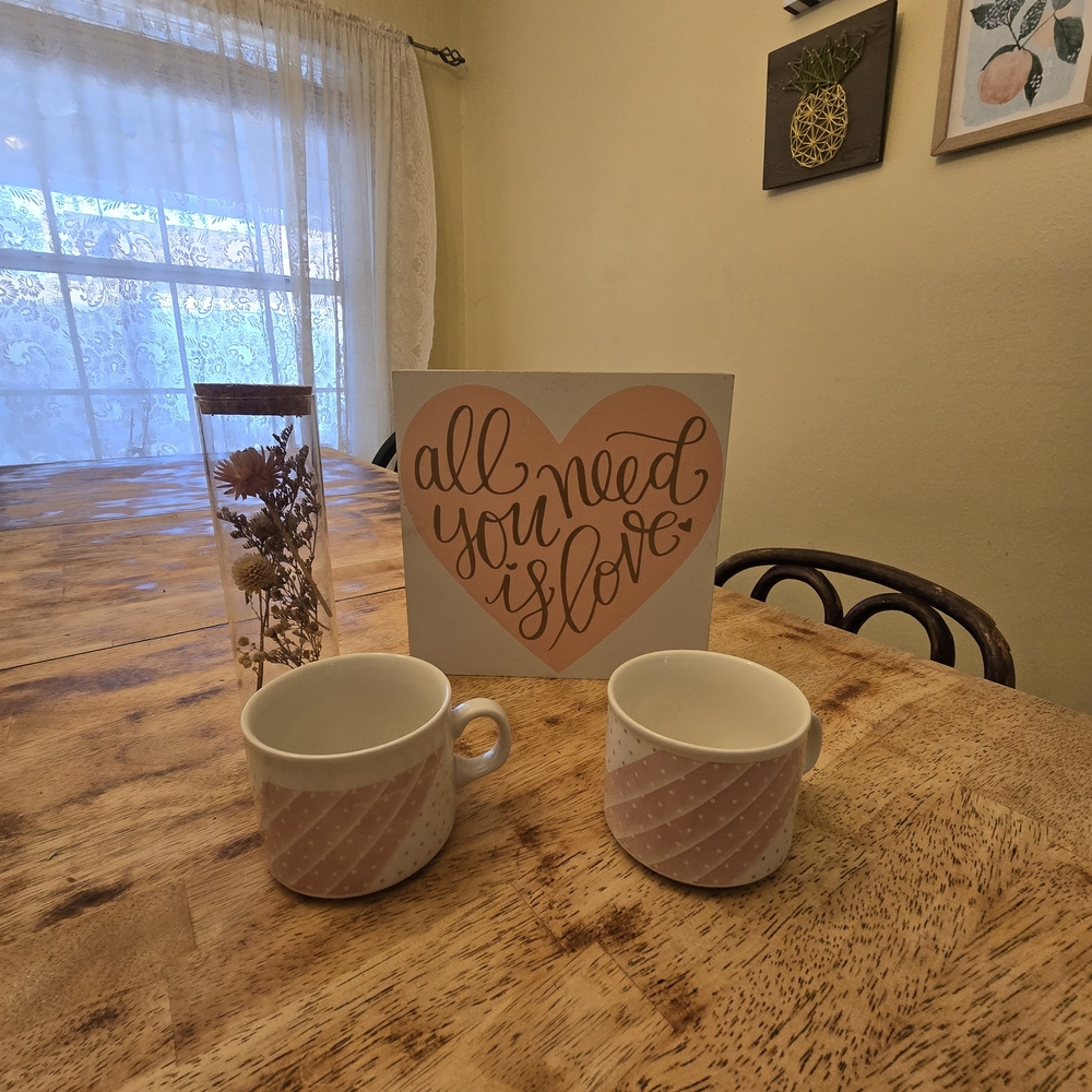 Pink and White Heart Mug Set. Frame N Dry Flowers Are Included
